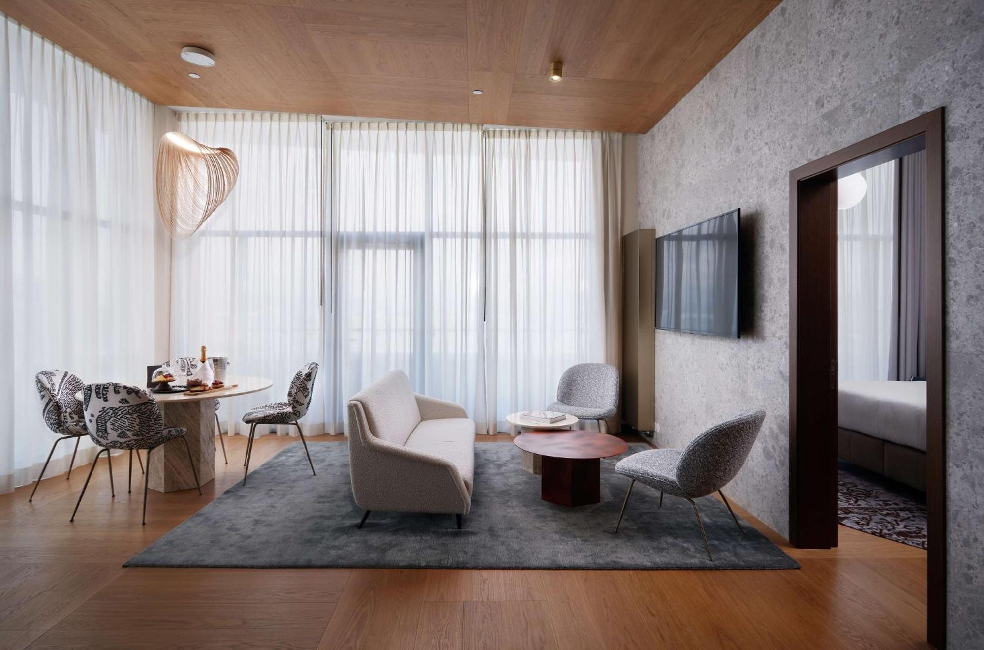 Iceland Parliament Hotel, Curio Collection By Hilton Reykjavik Bagian luar foto