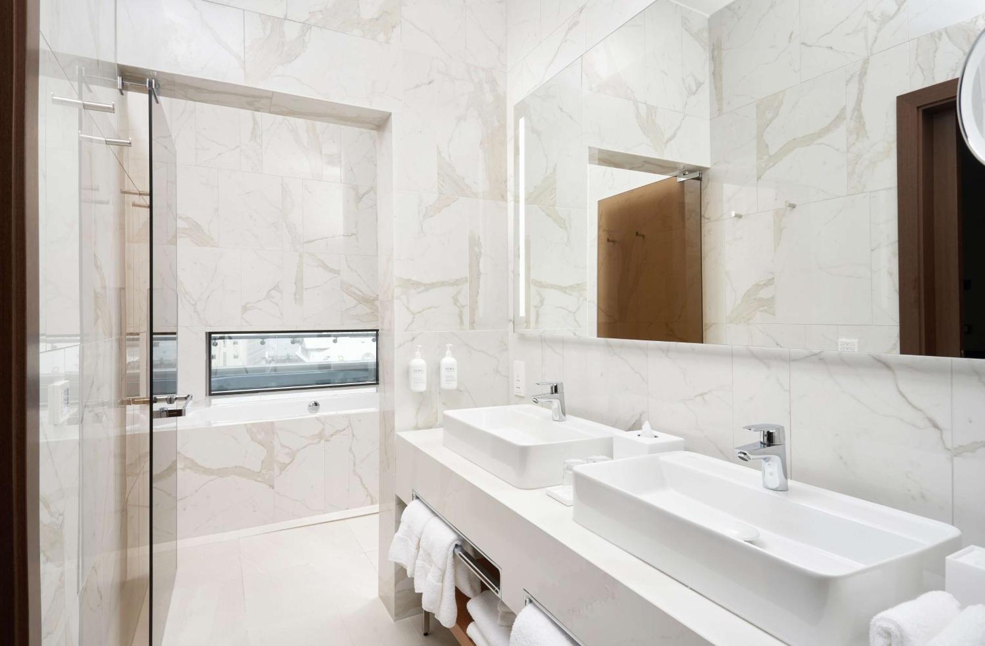 Iceland Parliament Hotel, Curio Collection By Hilton Reykjavik Bagian luar foto