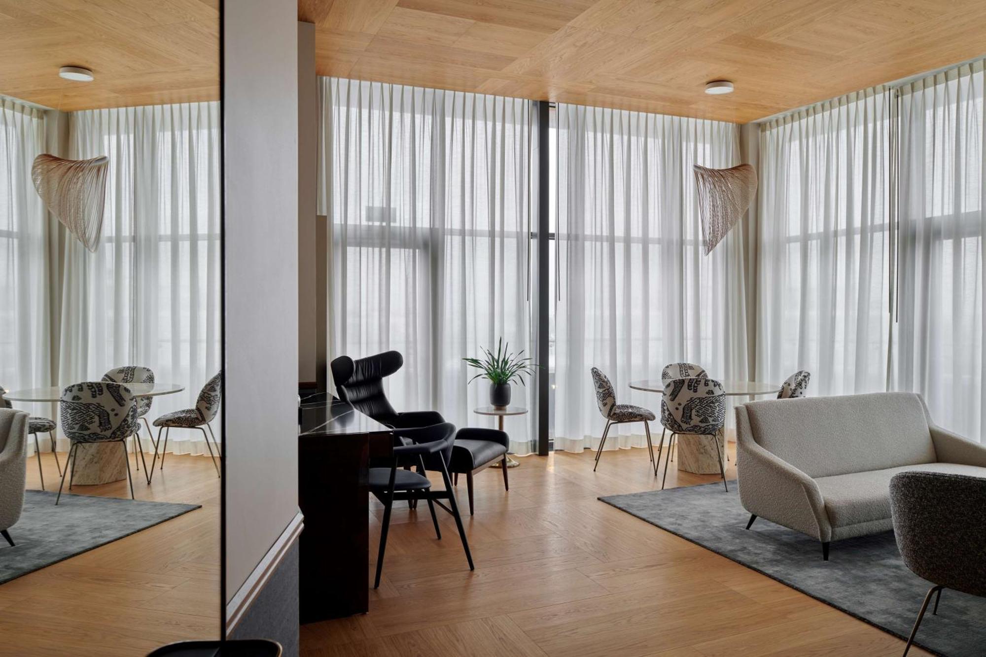 Iceland Parliament Hotel, Curio Collection By Hilton Reykjavik Bagian luar foto