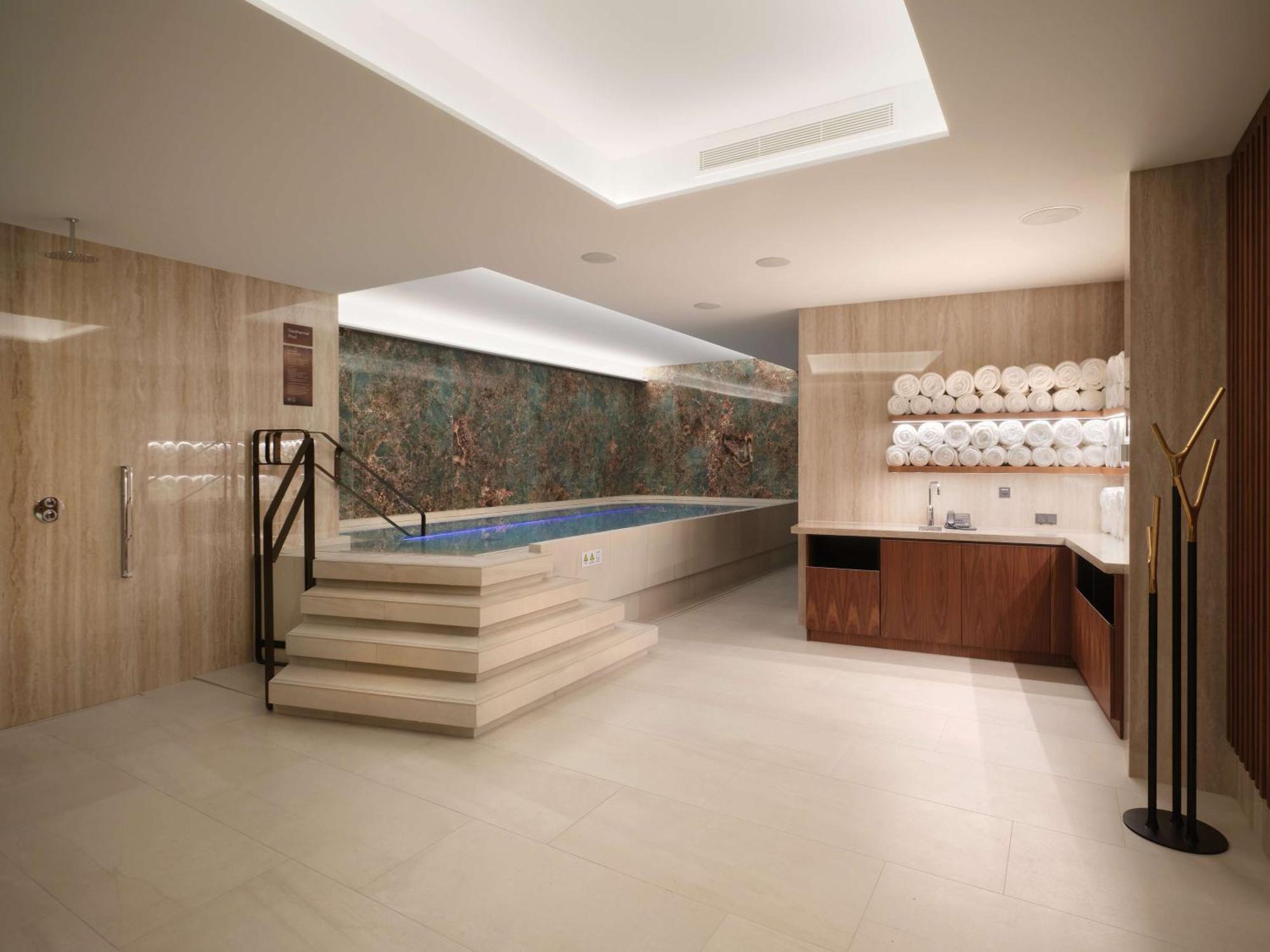 Iceland Parliament Hotel, Curio Collection By Hilton Reykjavik Bagian luar foto
